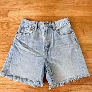 Levi's Women’s Cut Offs Light Wash